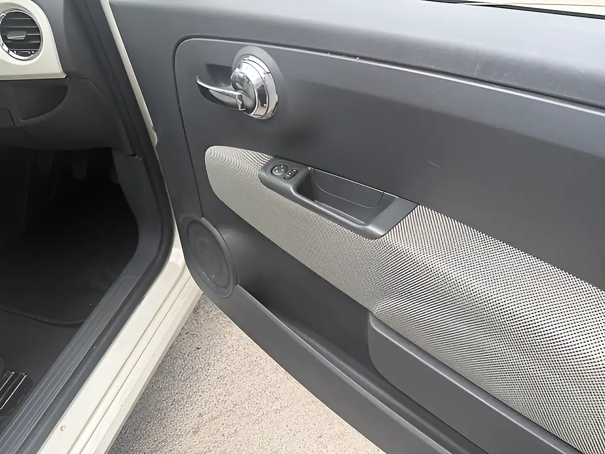 Used 2009 Fiat 500 Lounge White - Interior and Exterior details 15