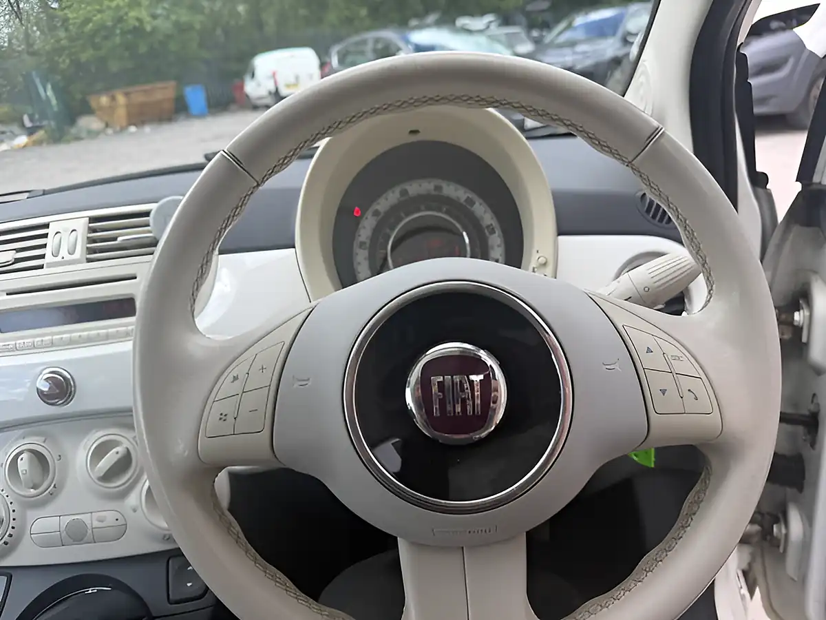 Used 2009 Fiat 500 Lounge White - Interior and Exterior details 16