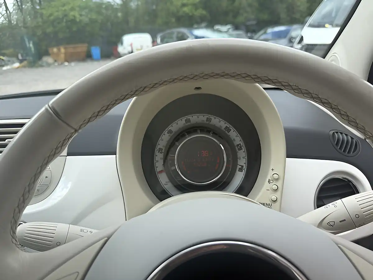 Used 2009 Fiat 500 Lounge White - Interior and Exterior details 17