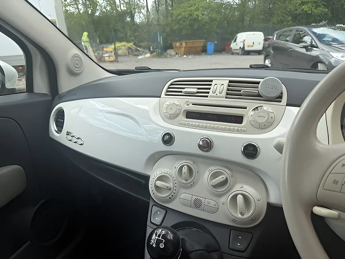 Used 2009 Fiat 500 Lounge White - Interior and Exterior details 18