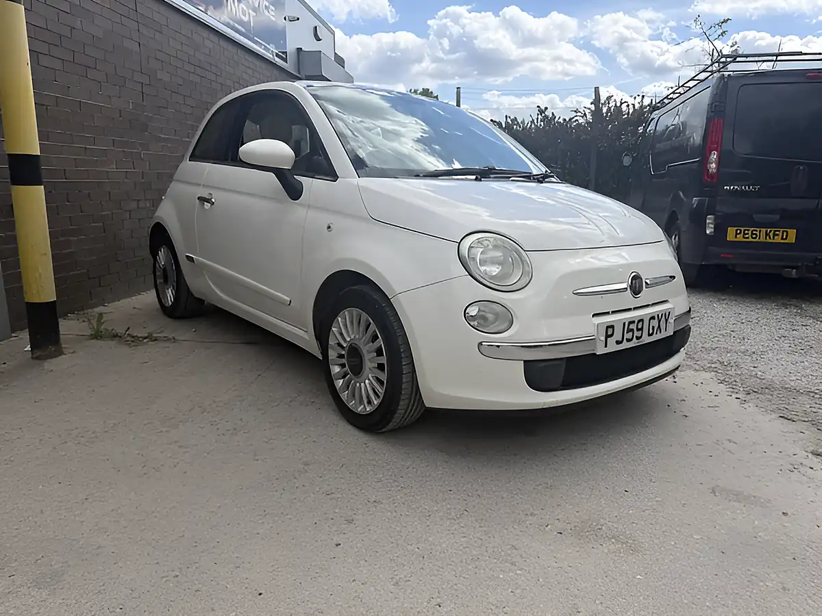 Used 2009 Fiat 500 Lounge White - Interior and Exterior details 2