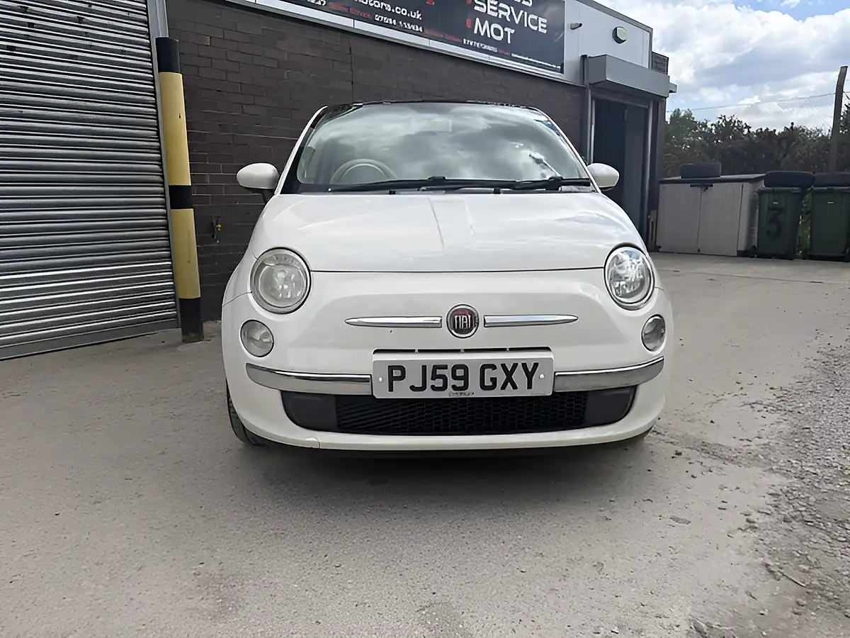 Used 2009 Fiat 500 Lounge White - Interior and Exterior details 3