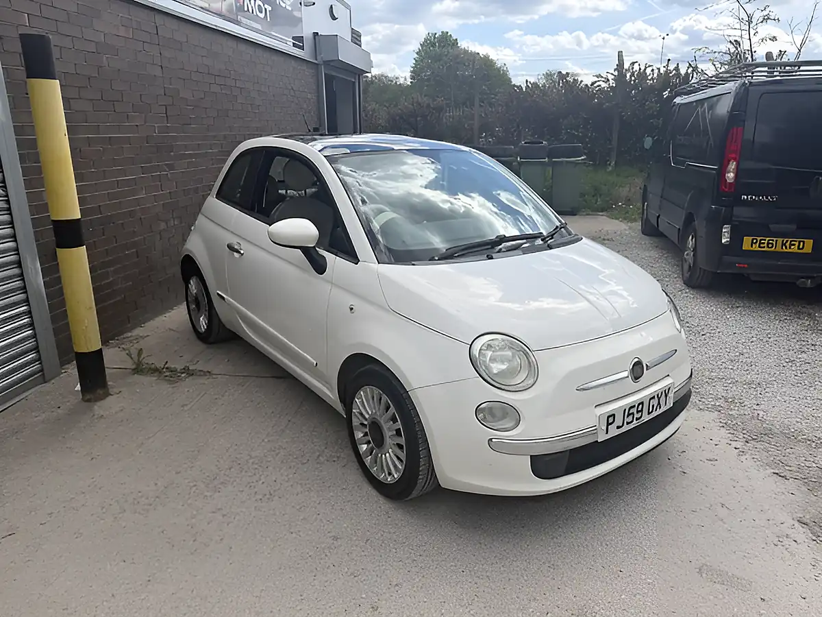 Used 2009 Fiat 500 Lounge White - Interior and Exterior details 7