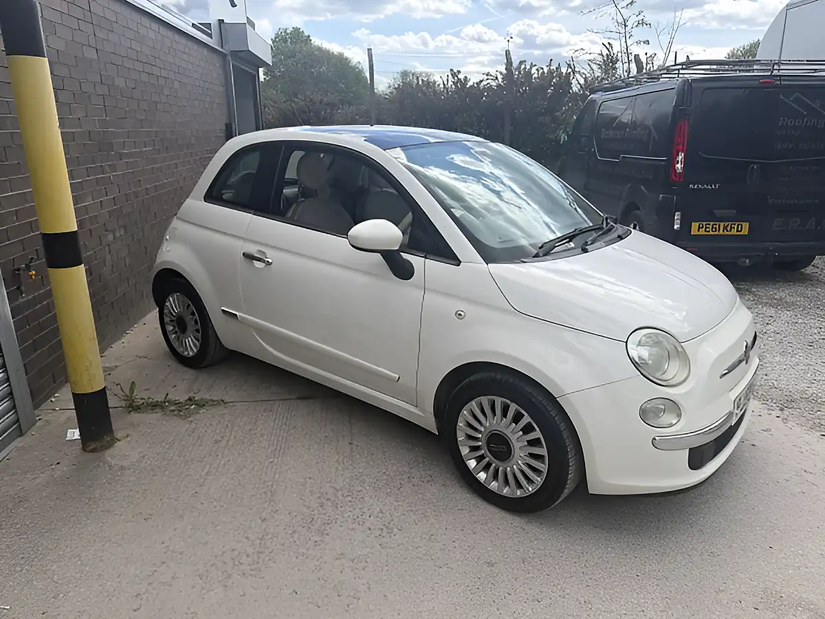 Used 2009 Fiat 500 Lounge White - Interior and Exterior details 8