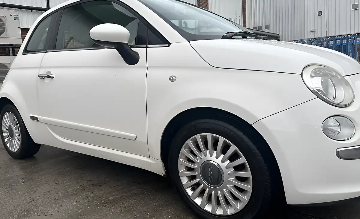 Used 2009 Fiat 500 Lounge White - Interior and Exterior details 10