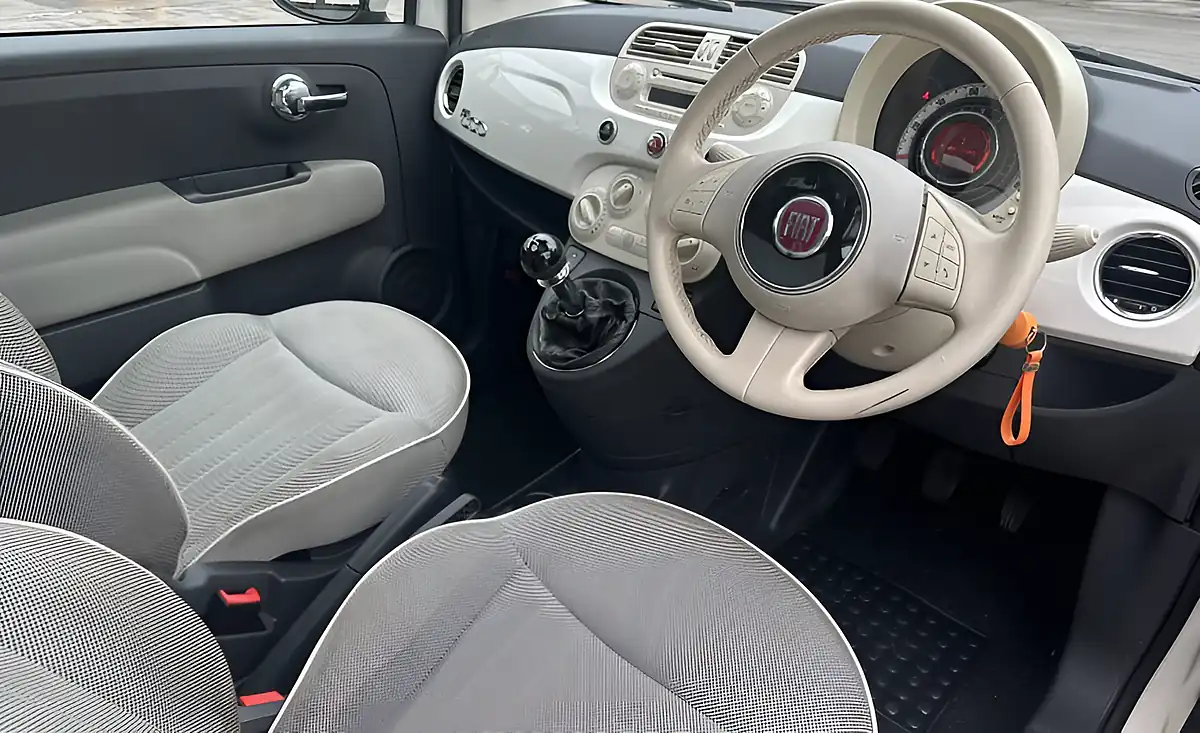 Used 2009 Fiat 500 Lounge White - Interior and Exterior details 16