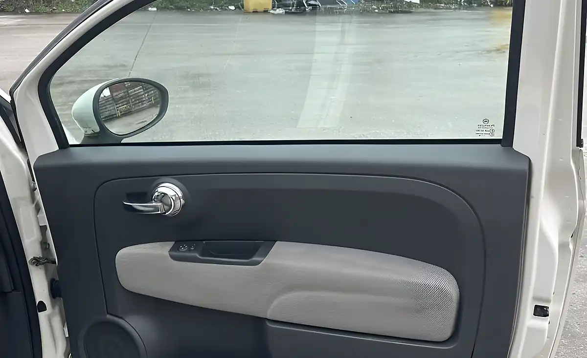 Used 2009 Fiat 500 Lounge White - Interior and Exterior details 17