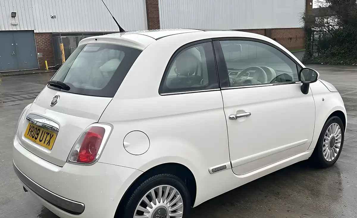 Used 2009 Fiat 500 Lounge White - Interior and Exterior details 2
