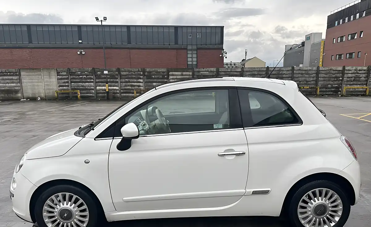 Used 2009 Fiat 500 Lounge White - Interior and Exterior details 7