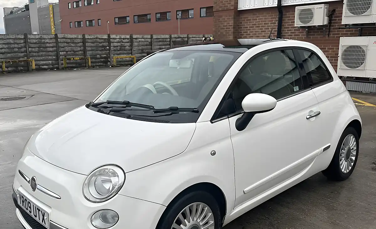 Used 2009 Fiat 500 Lounge White - Interior and Exterior details 8