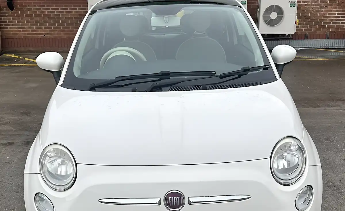 Used 2009 Fiat 500 Lounge White - Interior and Exterior details 9