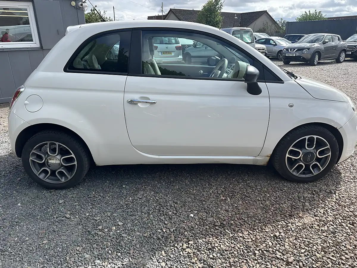 Used 2009 Fiat 500 Pop White - Interior and Exterior details 15