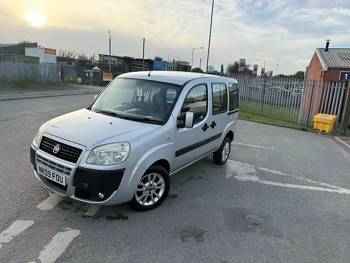 Used 2009 Fiat Doblo Mobility Silver - Interior and Exterior details 11