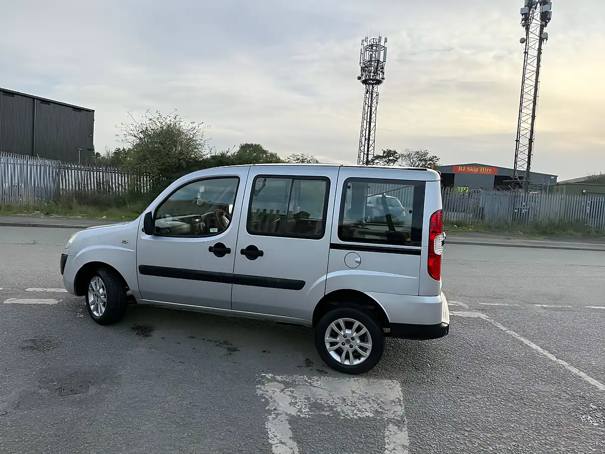Used 2009 Fiat Doblo Mobility Silver - Interior and Exterior details 12