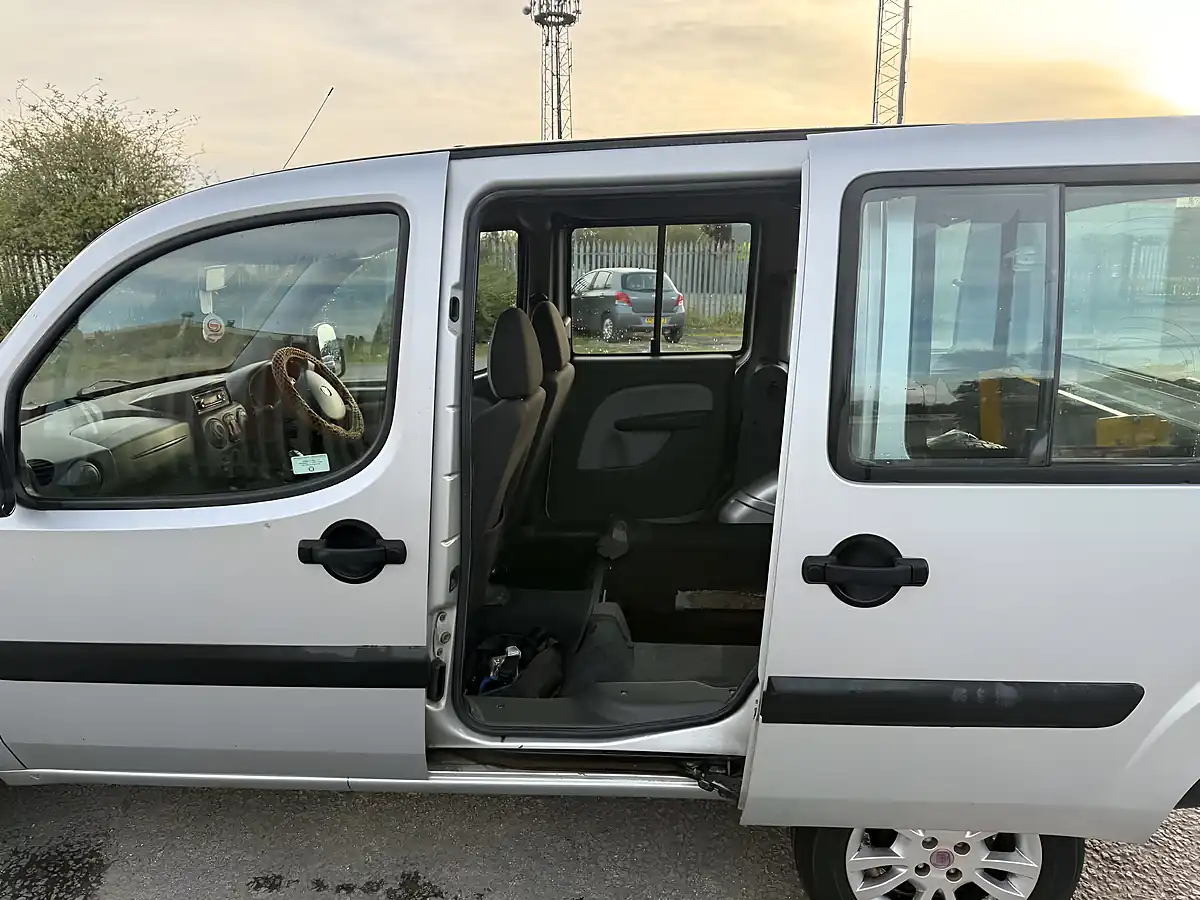 Used 2009 Fiat Doblo Mobility Silver - Interior and Exterior details 13