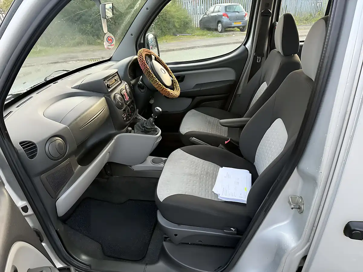 Used 2009 Fiat Doblo Mobility Silver - Interior and Exterior details 14