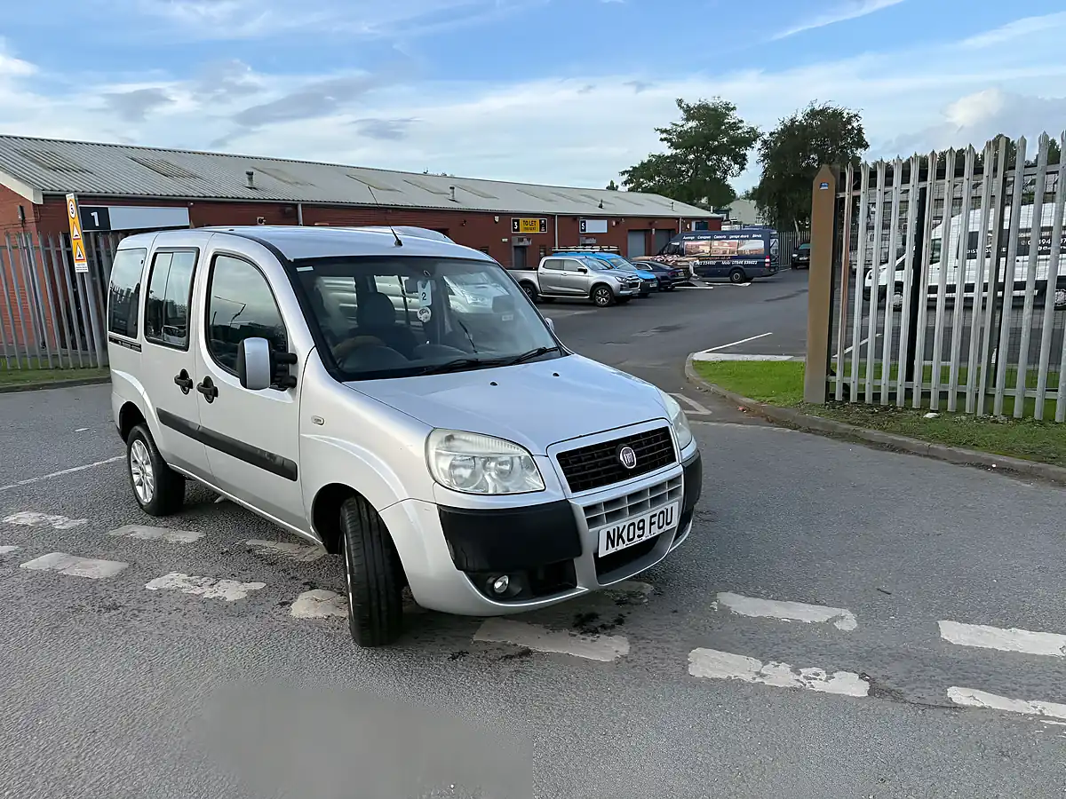 Used 2009 Fiat Doblo Mobility Silver - Interior and Exterior details 3