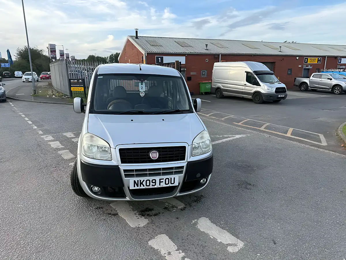 Used 2009 Fiat Doblo Mobility Silver - Interior and Exterior details 5