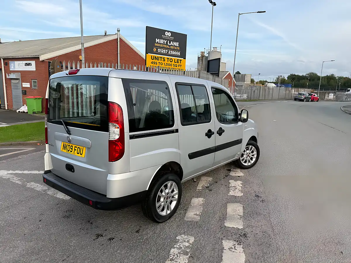 Used 2009 Fiat Doblo Mobility Silver - Interior and Exterior details 8