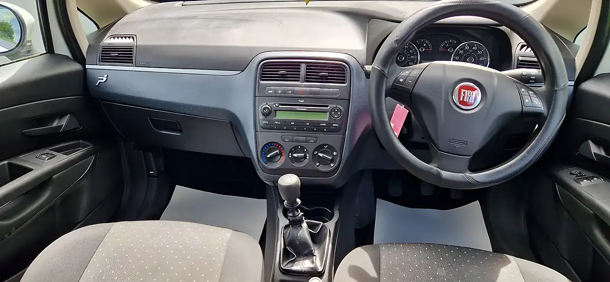 Used 2009 Fiat Grande Punto Active 77 White - Interior and Exterior details 11