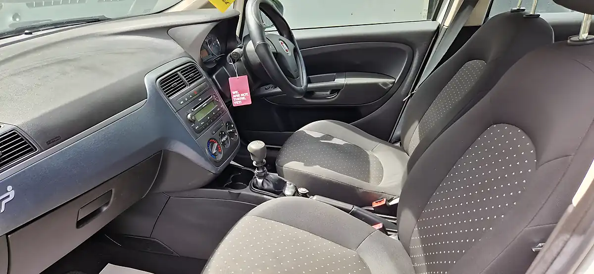 Used 2009 Fiat Grande Punto Active 77 White - Interior and Exterior details 13