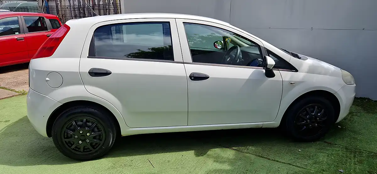 Used 2009 Fiat Grande Punto Active 77 White - Interior and Exterior details 4