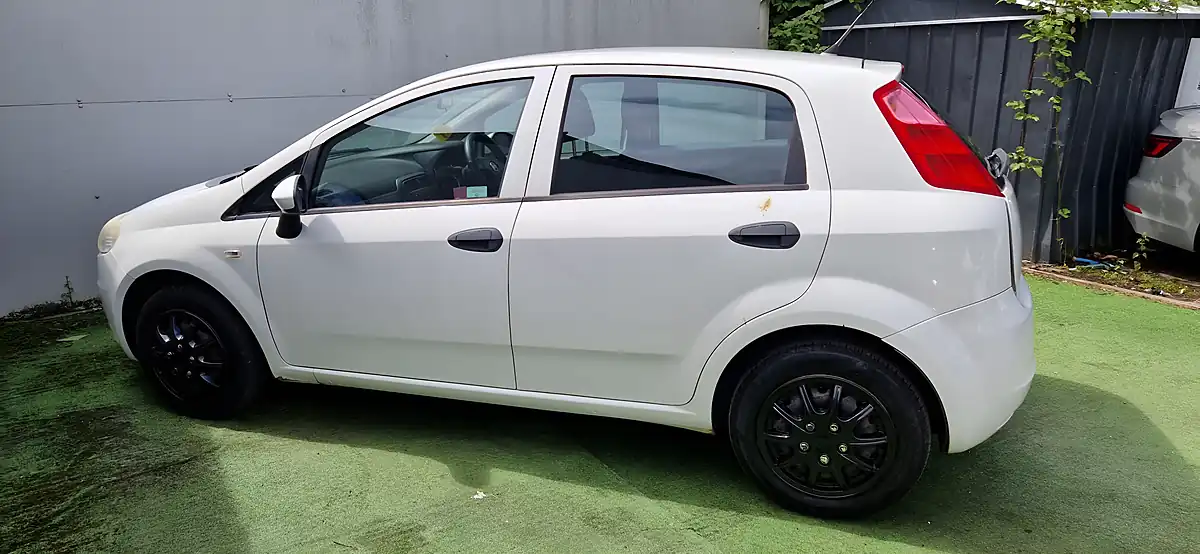 Used 2009 Fiat Grande Punto Active 77 White - Interior and Exterior details 5