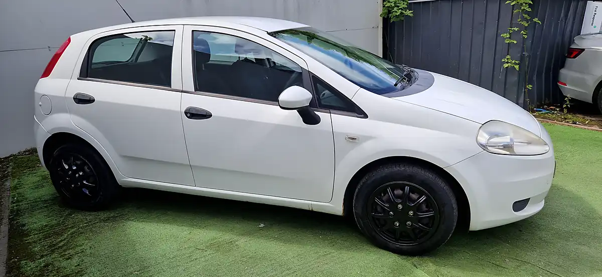 Used 2009 Fiat Grande Punto Active 77 White - Interior and Exterior details 6
