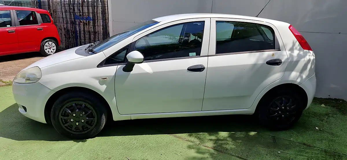 Used 2009 Fiat Grande Punto Active 77 White - Interior and Exterior details 7