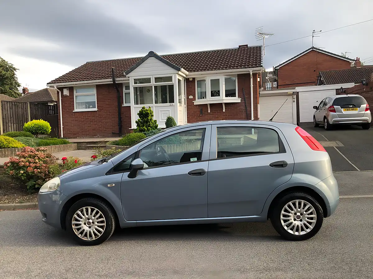 Used 2009 Fiat Grande Punto Active Blue - Interior and Exterior details 8