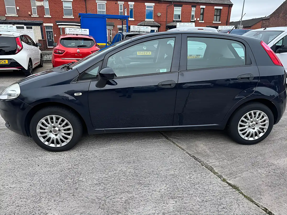 Used 2009 Fiat Grande Punto Active Blue - Interior and Exterior details 3