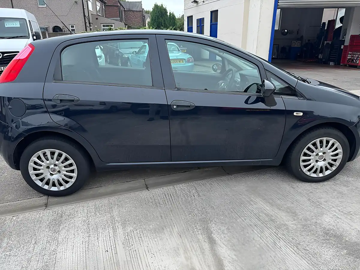 Used 2009 Fiat Grande Punto Active Blue - Interior and Exterior details 8