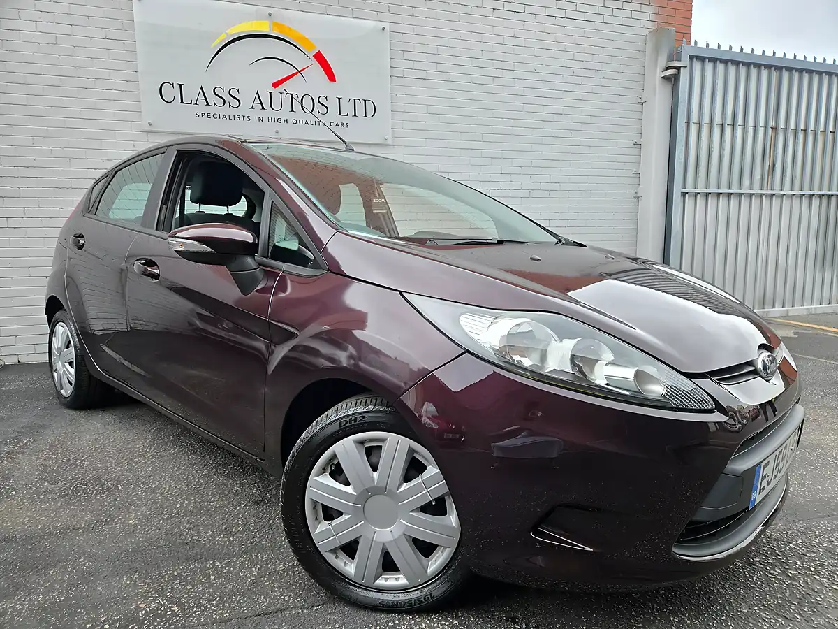 Used 2009 Ford Fiesta Edge 5dr Red - Front View