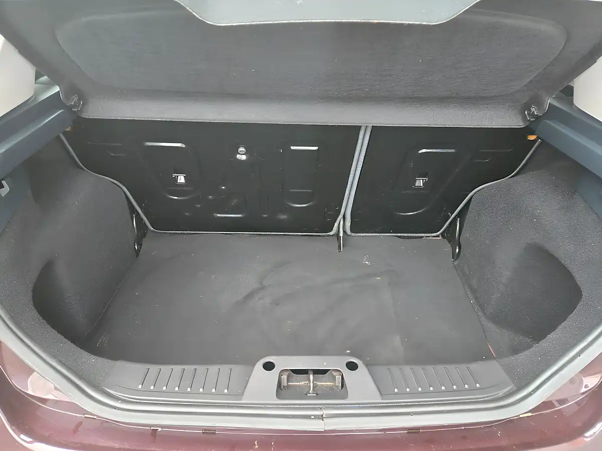 Used 2009 Ford Fiesta Edge 5dr Red - Interior and Exterior details 18