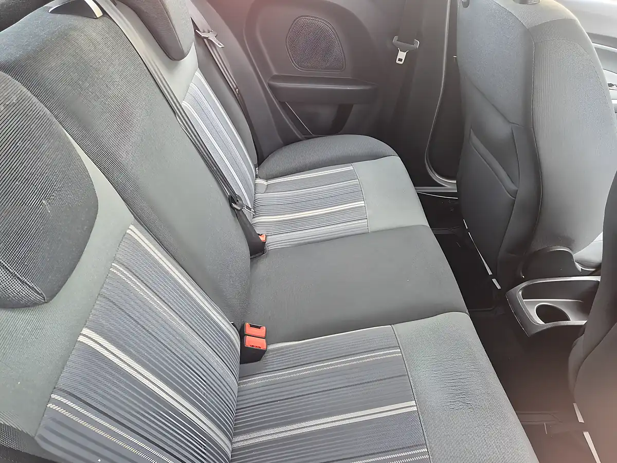 Used 2009 Ford Fiesta Edge Red - Interior and Exterior details 10