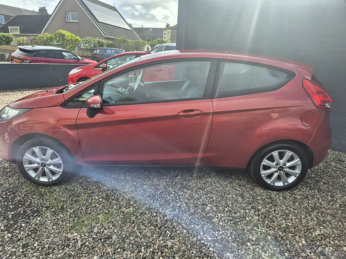 Used 2009 Ford Fiesta Edge Red - Interior and Exterior details 5