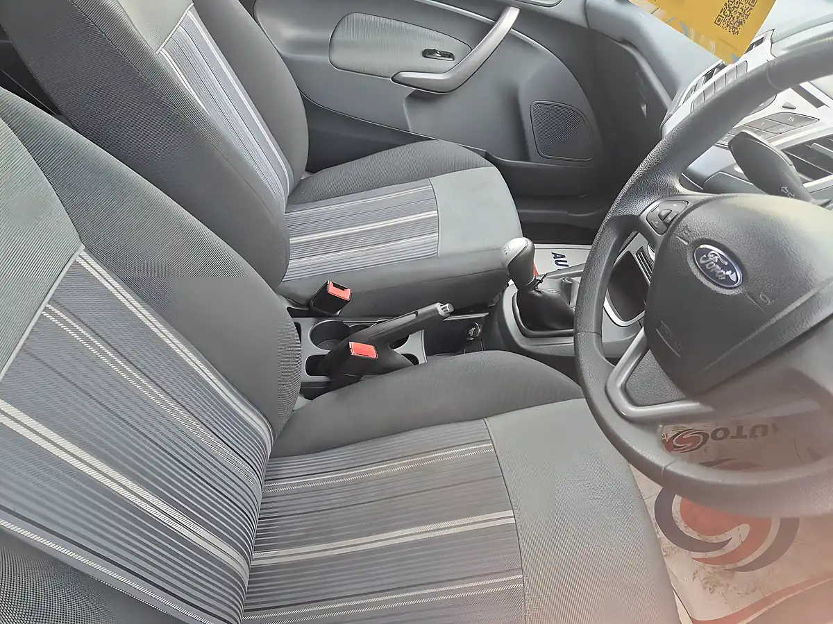 Used 2009 Ford Fiesta Edge Red - Interior and Exterior details 8