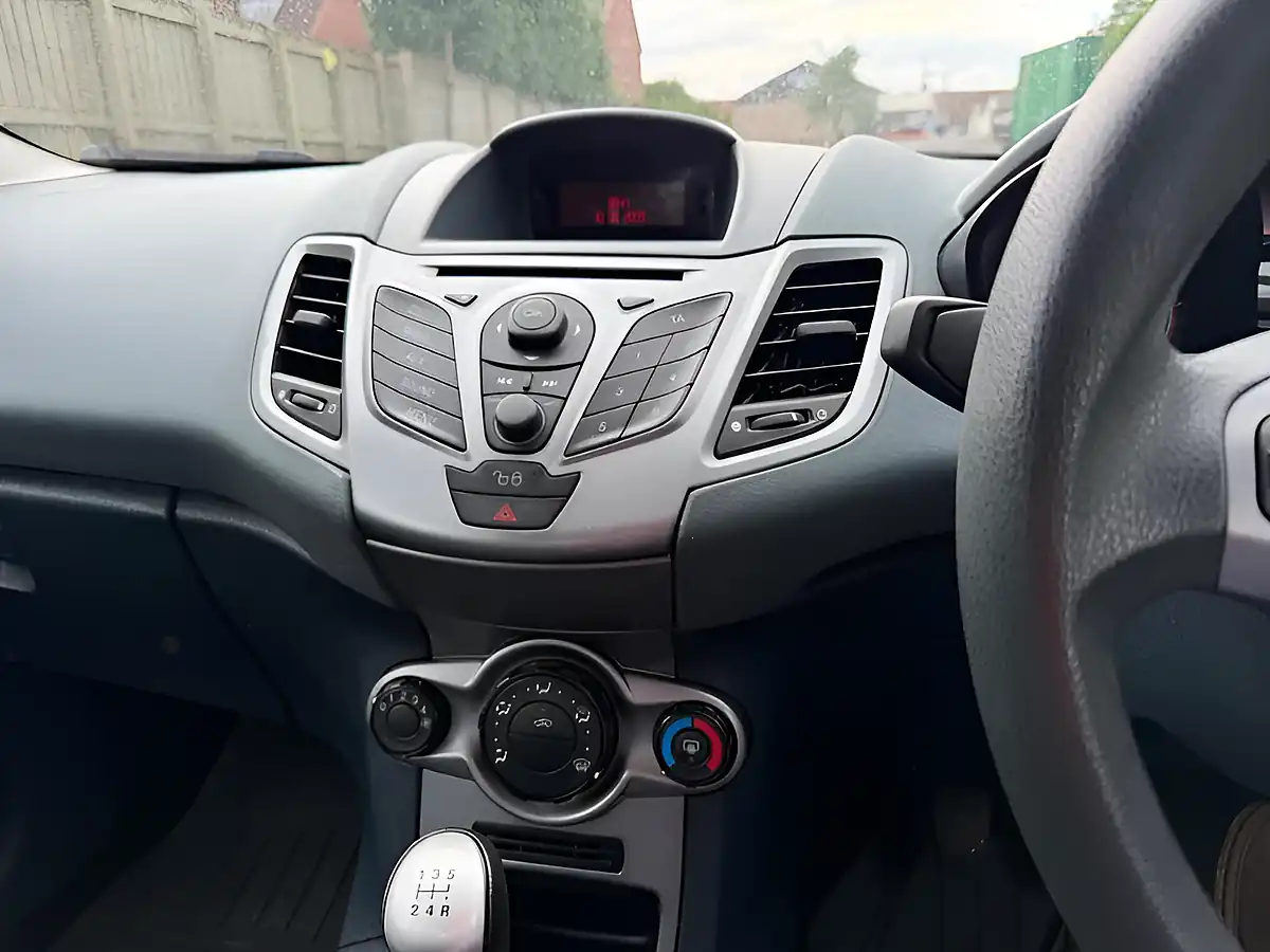 Used 2009 Ford Fiesta Style Blue - Interior and Exterior details 11