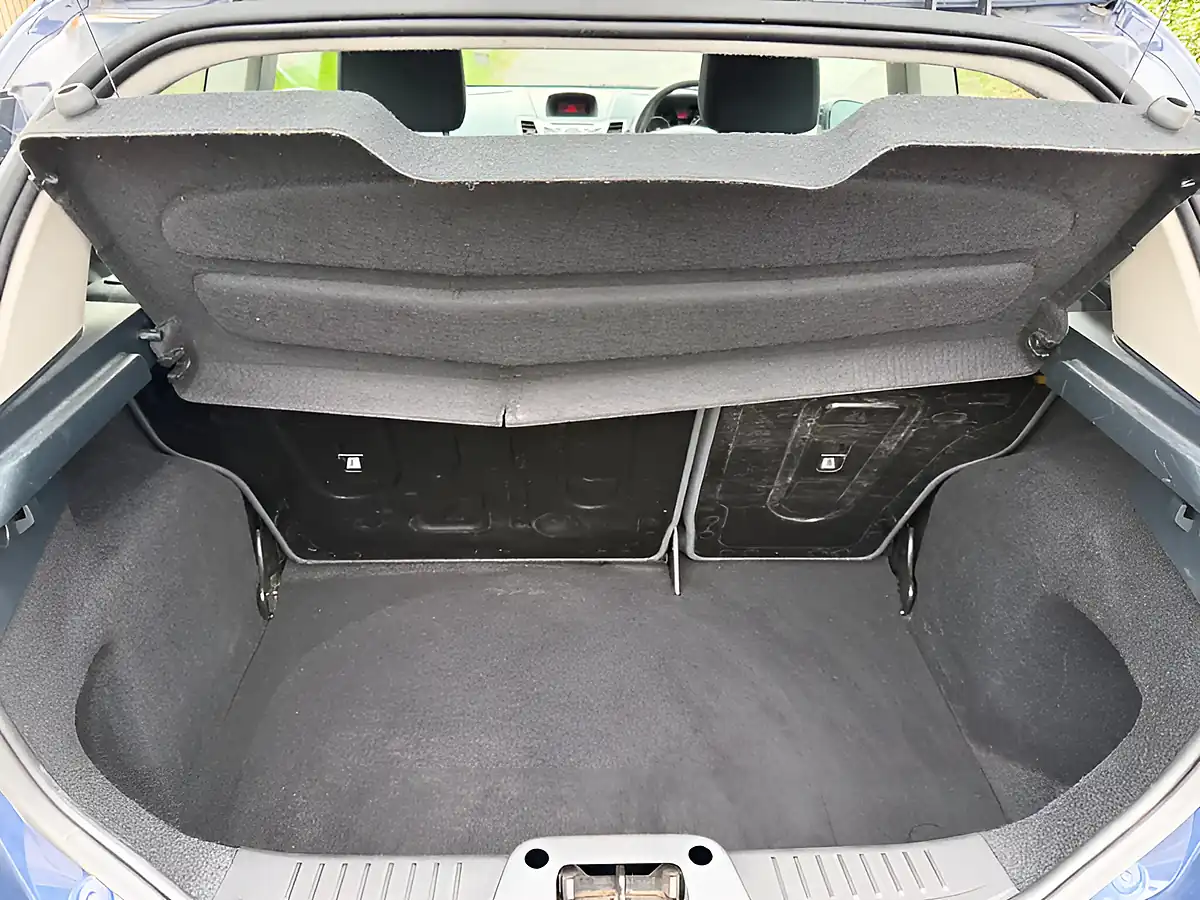 Used 2009 Ford Fiesta Style Blue - Interior and Exterior details 12