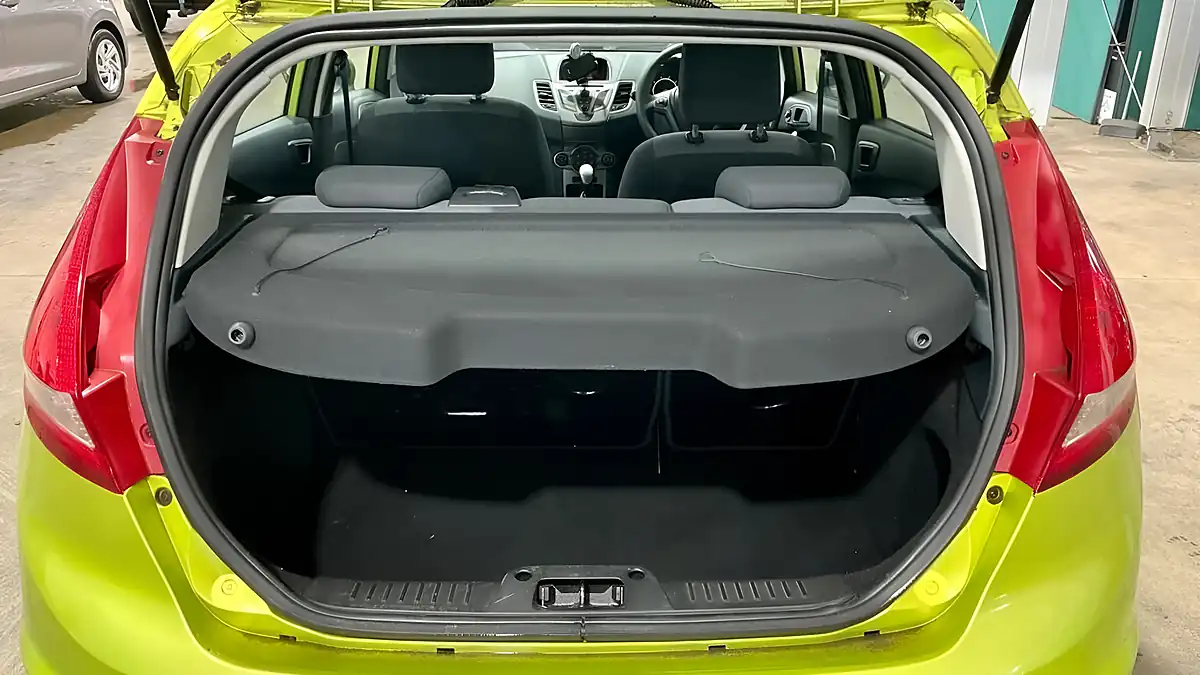 Used 2009 Ford Fiesta Style Green - Interior and Exterior details 5