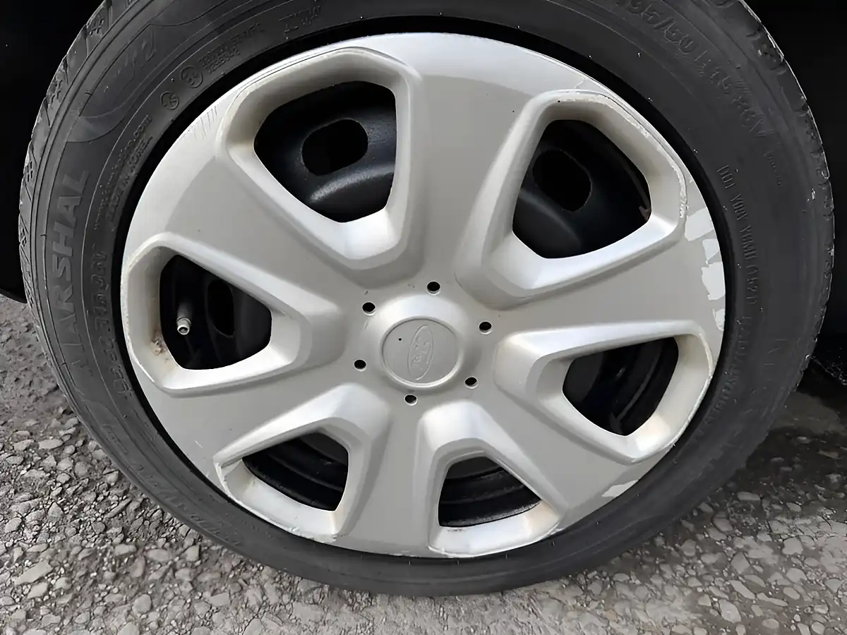 Used 2009 Ford Fiesta Style Plus Black - Interior and Exterior details 11