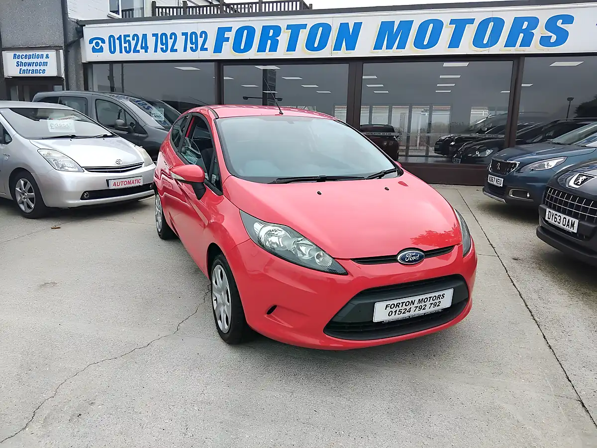 Used 2009 Ford Fiesta Style Red - Front View