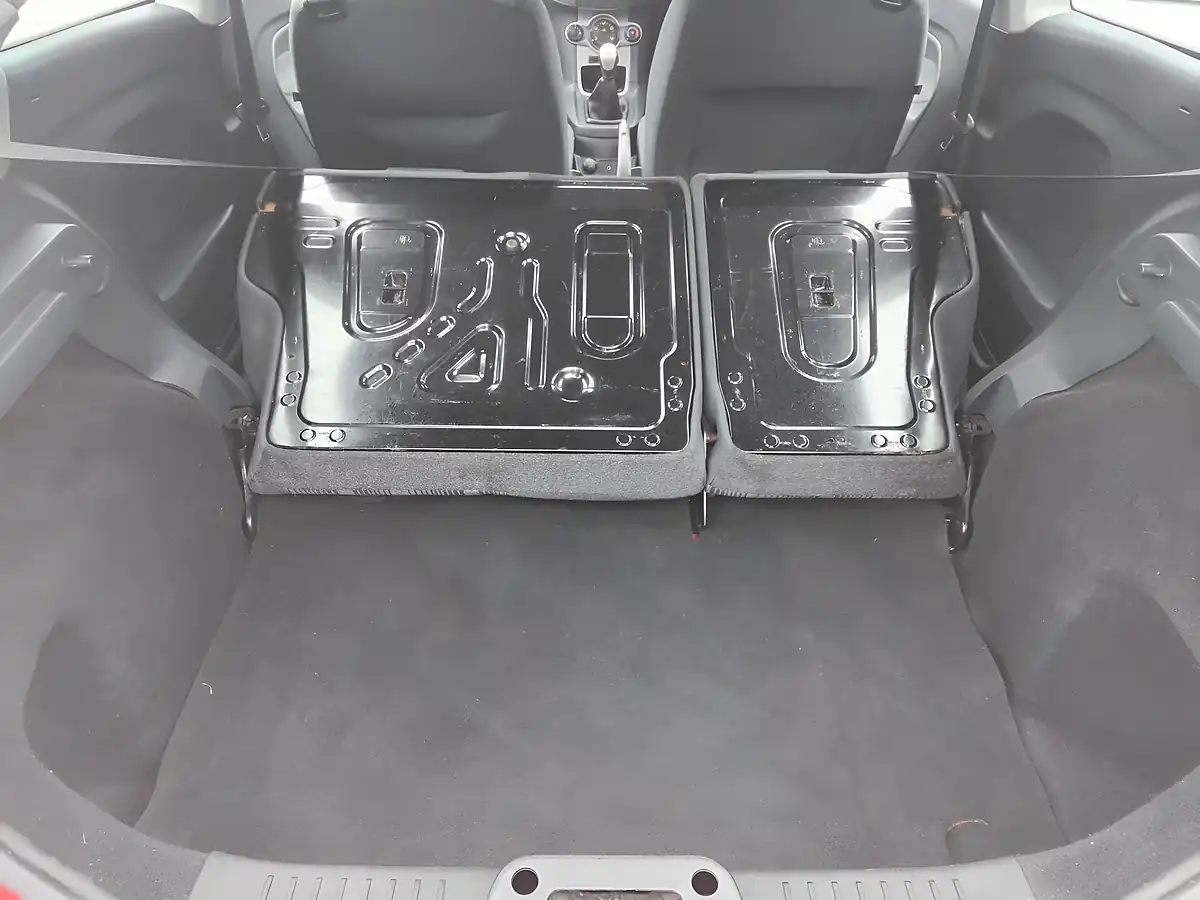 Used 2009 Ford Fiesta Style Red - Interior and Exterior details 19