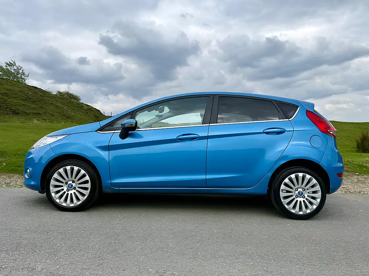 Used 2009 Ford Fiesta Titanium Blue - Interior and Exterior details 10