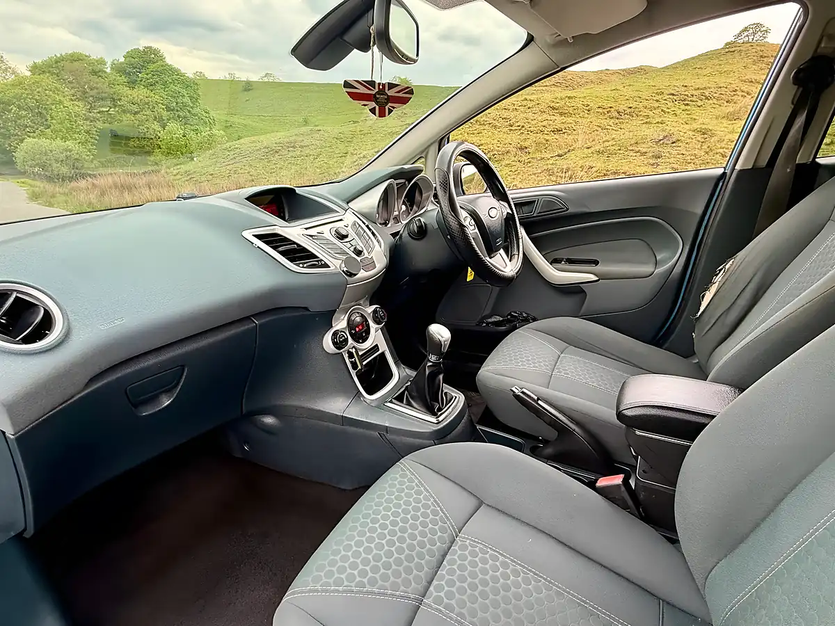 Used 2009 Ford Fiesta Titanium Blue - Interior and Exterior details 14