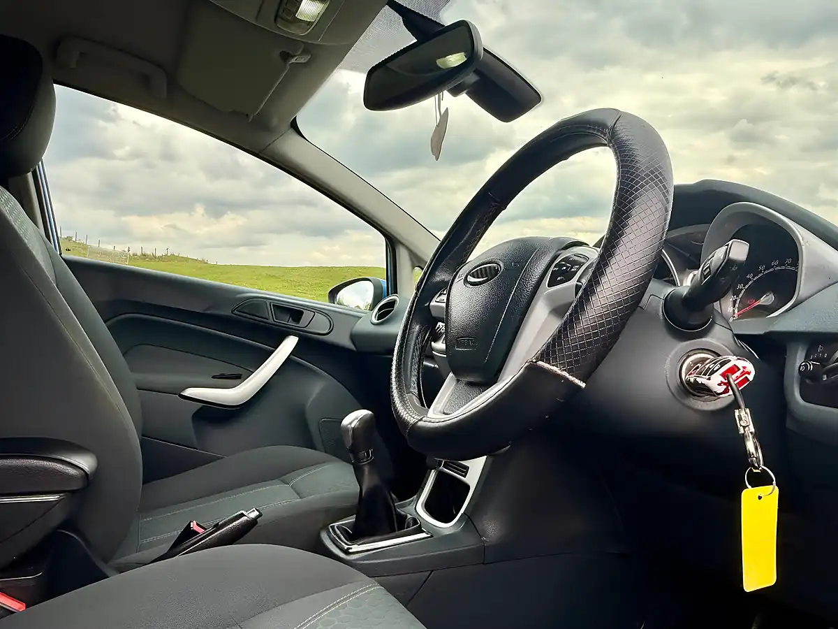 Used 2009 Ford Fiesta Titanium Blue - Interior and Exterior details 15