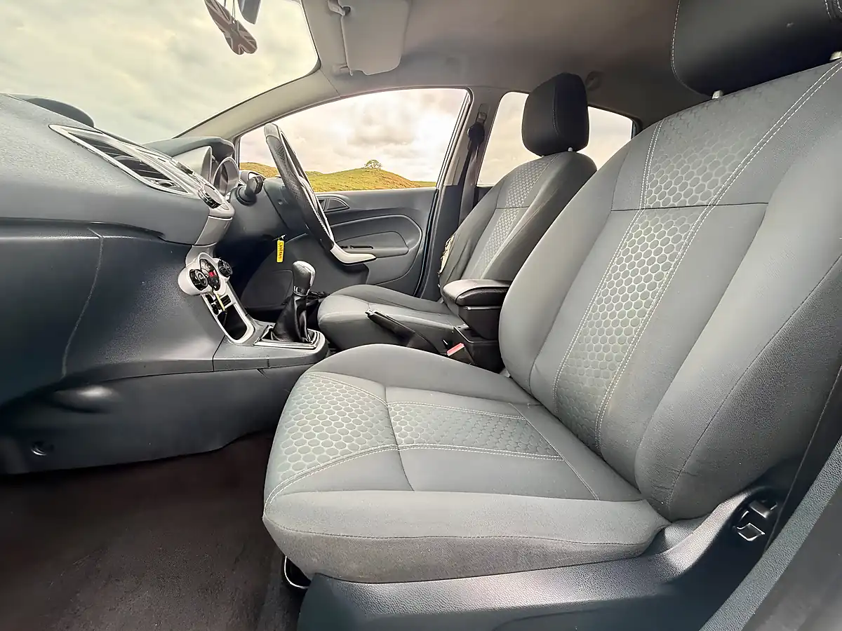Used 2009 Ford Fiesta Titanium Blue - Interior and Exterior details 19