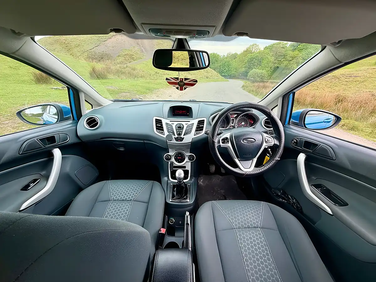 Used 2009 Ford Fiesta Titanium Blue - Interior and Exterior details 5