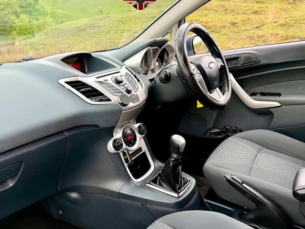 Used 2009 Ford Fiesta Titanium Blue - Interior and Exterior details 6