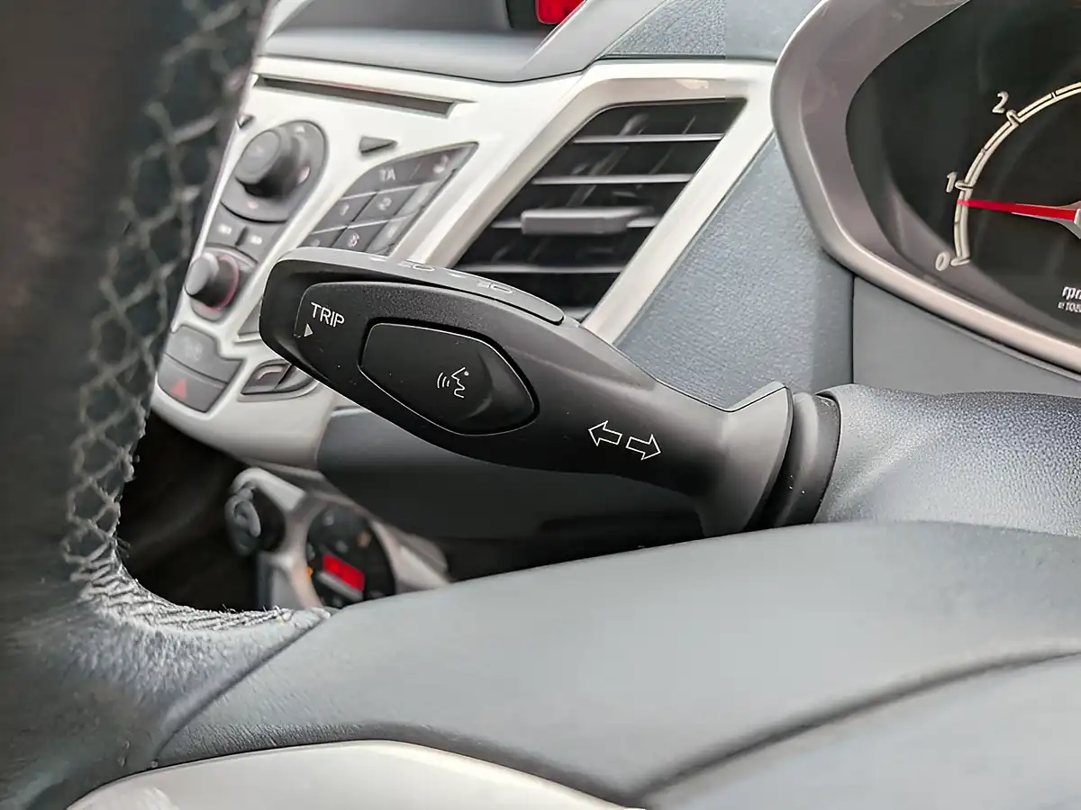 Used 2009 Ford Fiesta Titanium Grey - Interior and Exterior details 12